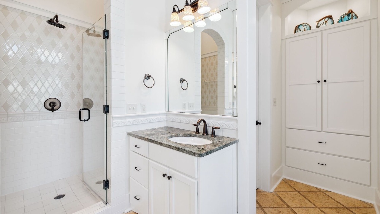 Photo of Bathroom in Beach District