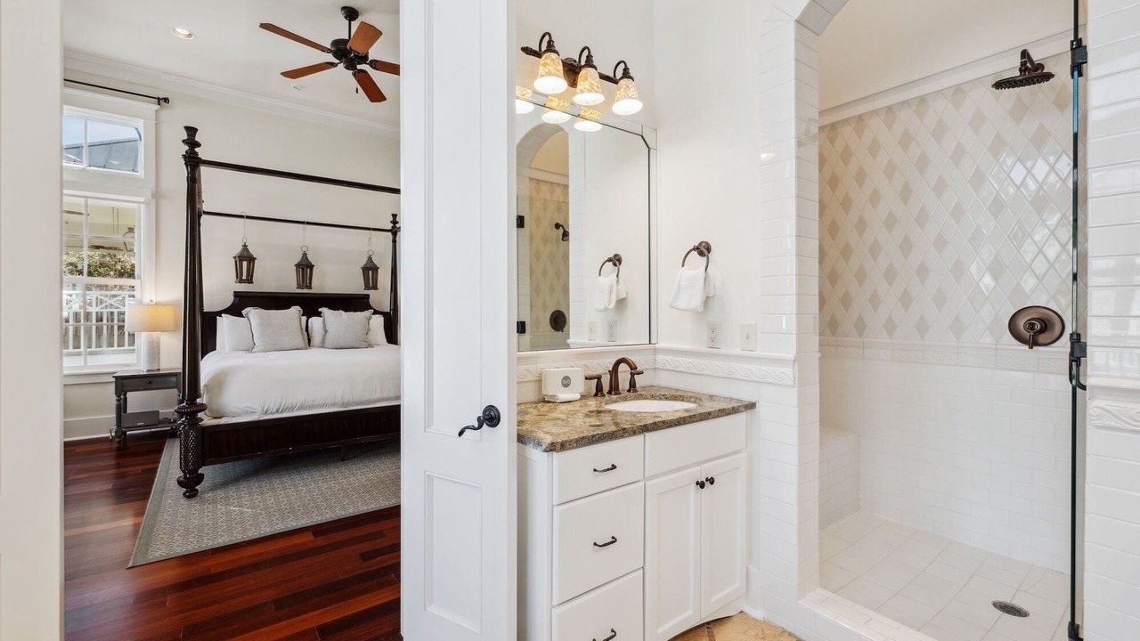 Photo of Bathroom in Beach District