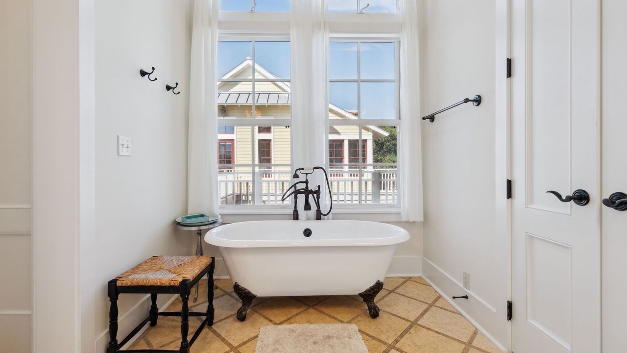 Photo of Bathroom in Beach District