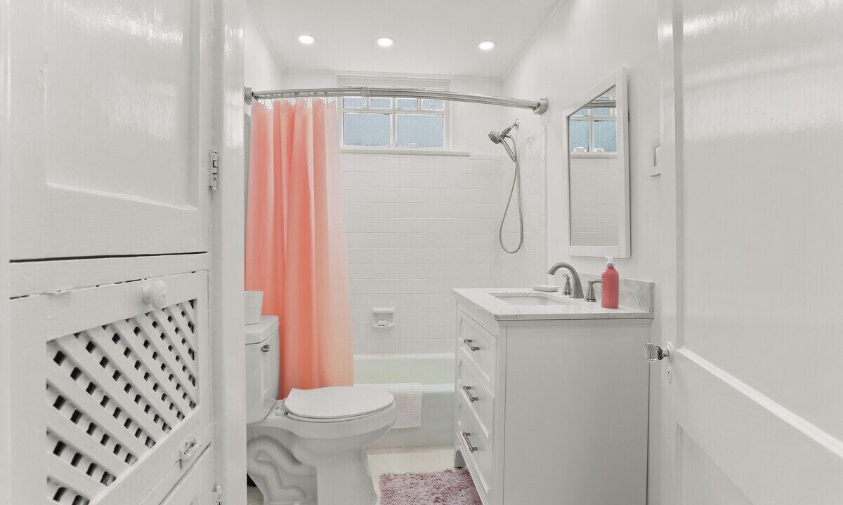 Photo of Bathroom in Uptown Historic District