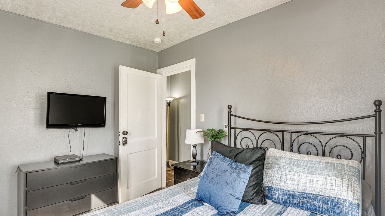 Photo of Bedroom in Lakeview  Jefferson County