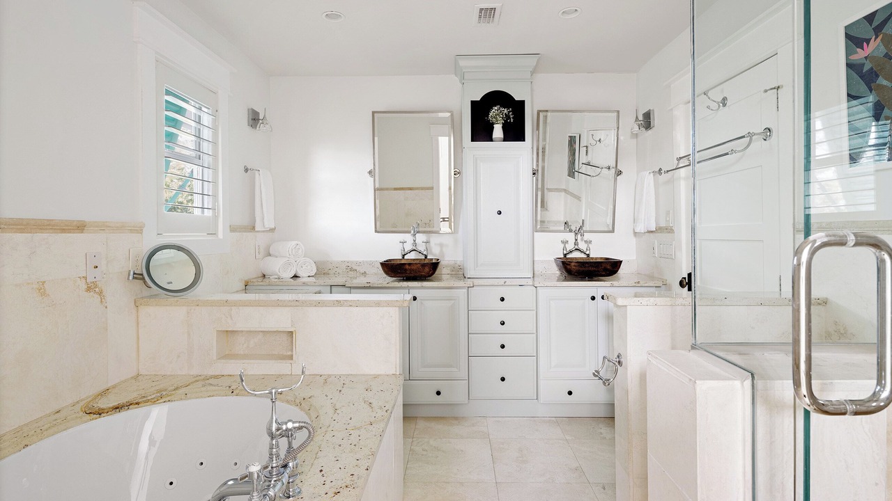 Photo of Bathroom in Crystal Shores