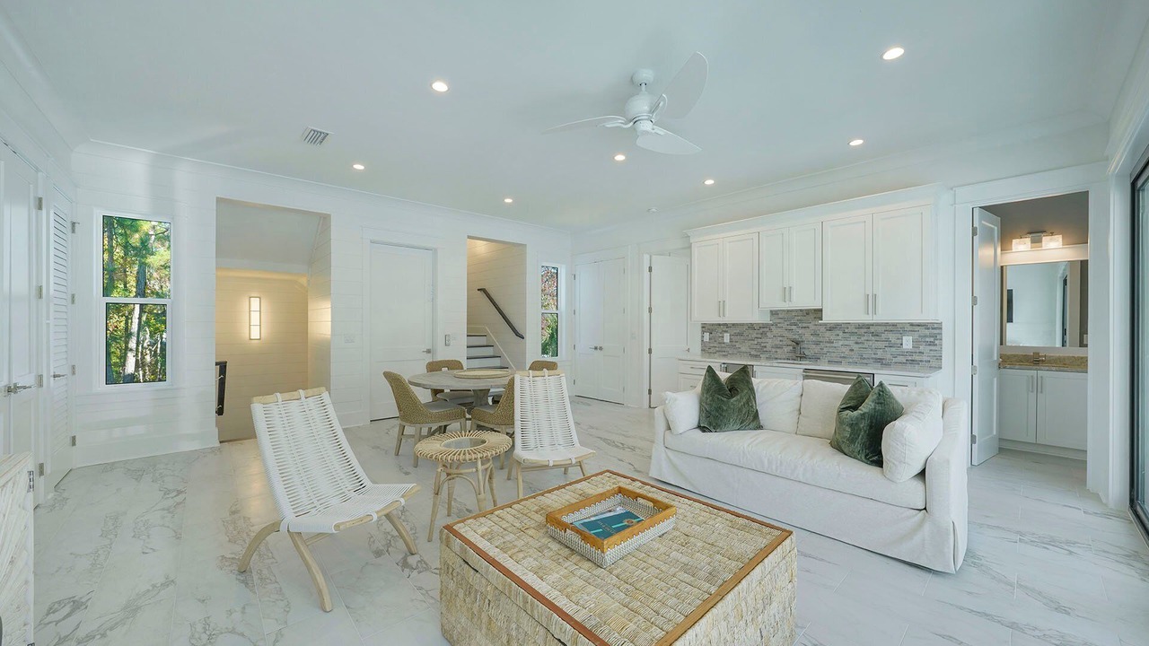 Photo of Livingroom in Dune Allen Beach