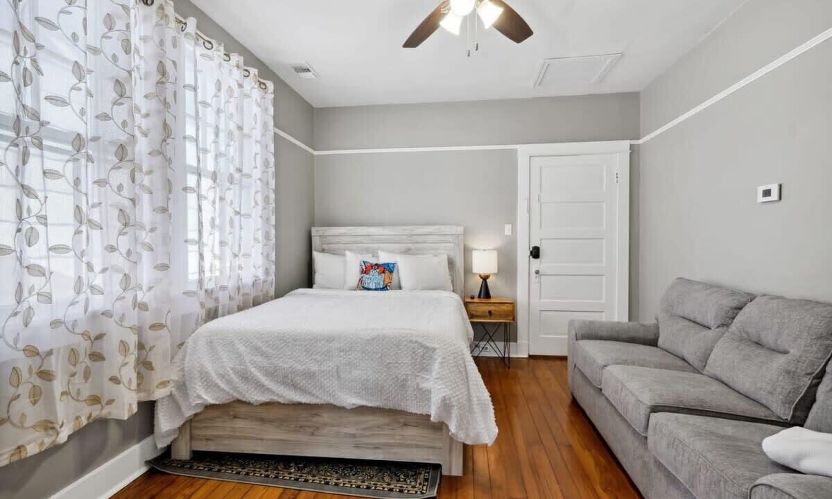 Photo of Bedroom in Mid-City