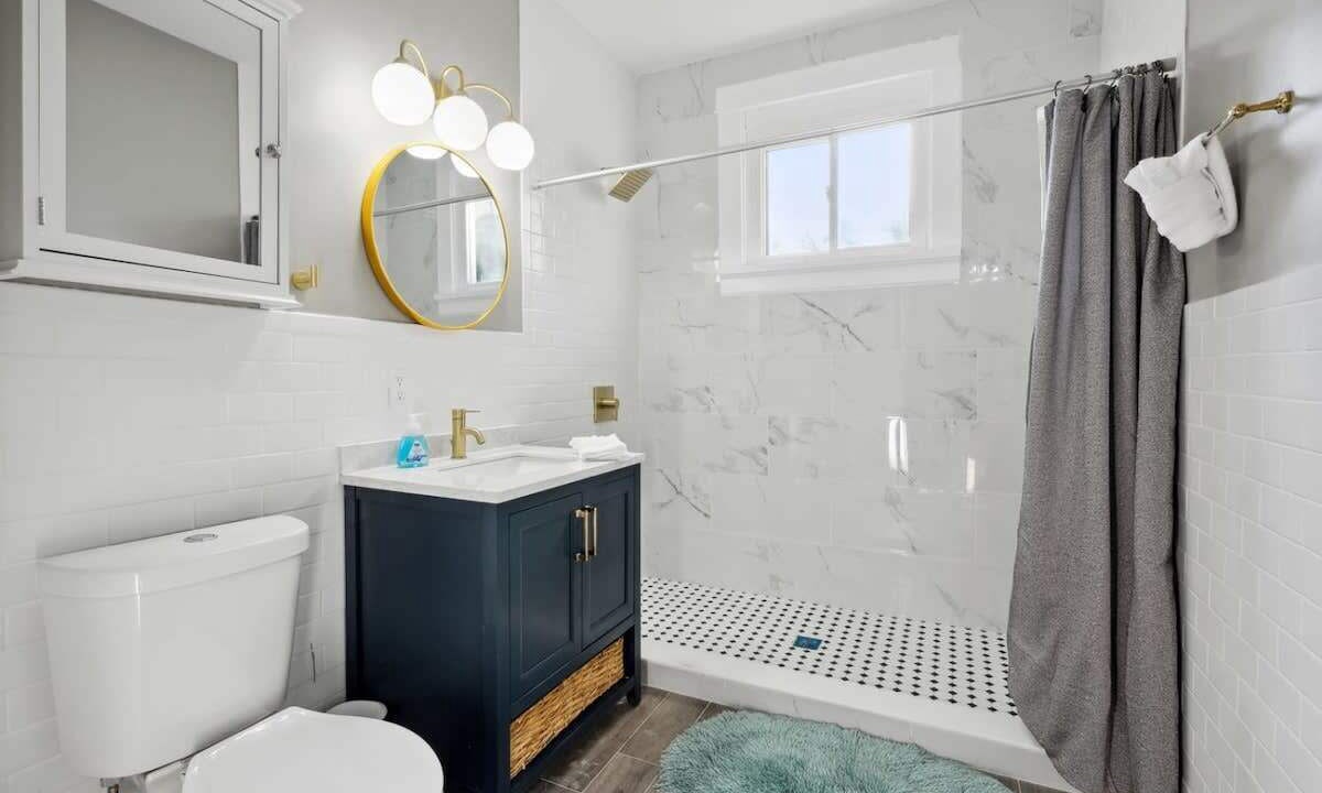 Photo of Bathroom in Mid-City