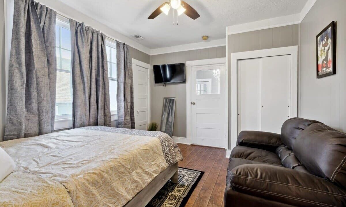 Photo of Bedroom in Mid-City