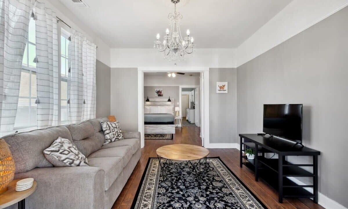 Photo of Livingroom in Mid-City