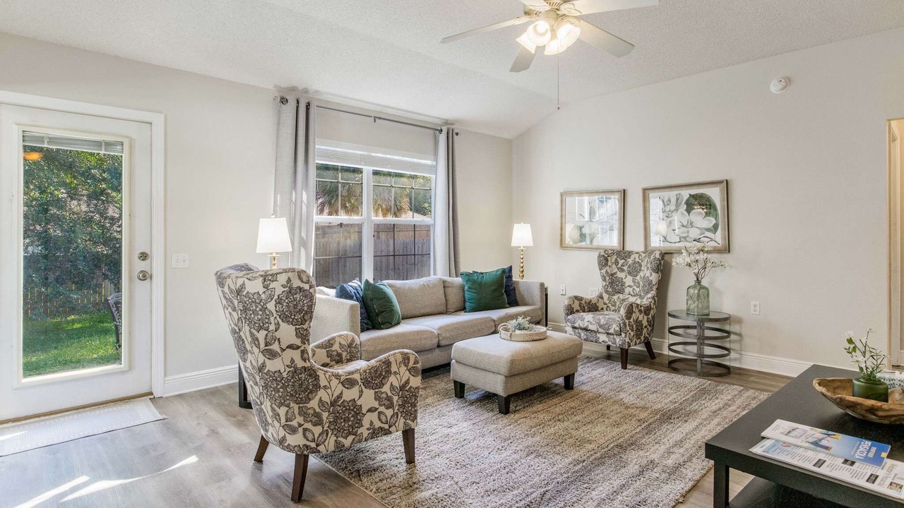 Photo of Livingroom in Ferry Pass