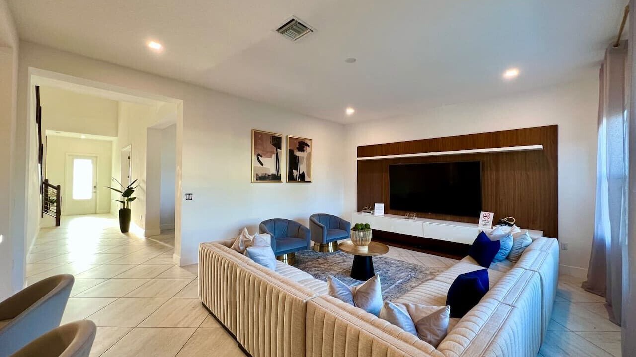 Photo of Livingroom in Ludlam
