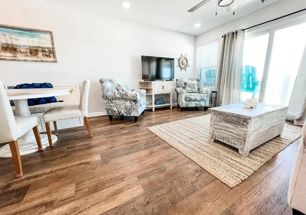 Photo of Livingroom in Mexico Beach