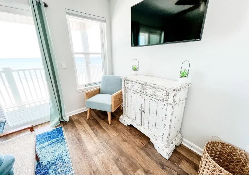 Photo of Livingroom in Mexico Beach