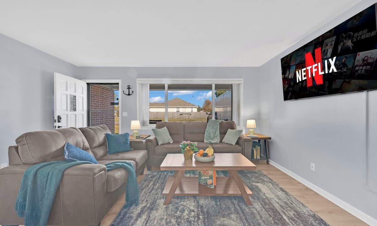 Photo of Livingroom in Lynn Haven