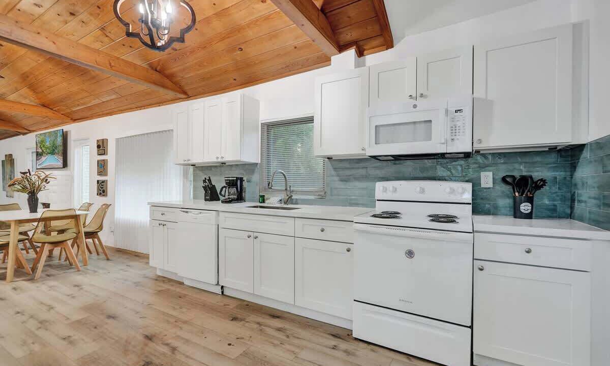 Photo of Kitchen in Sailboat Bend