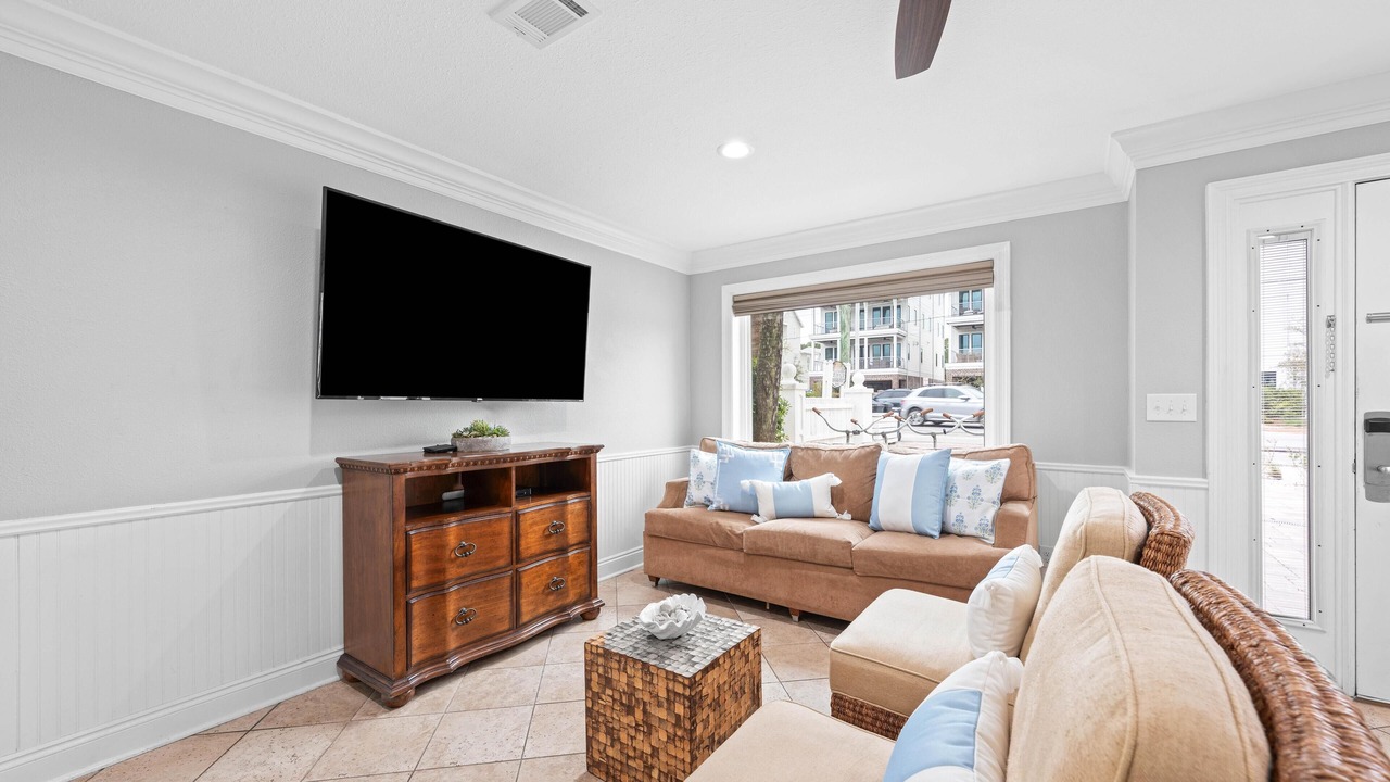 Photo of Livingroom in Seawalk Circle