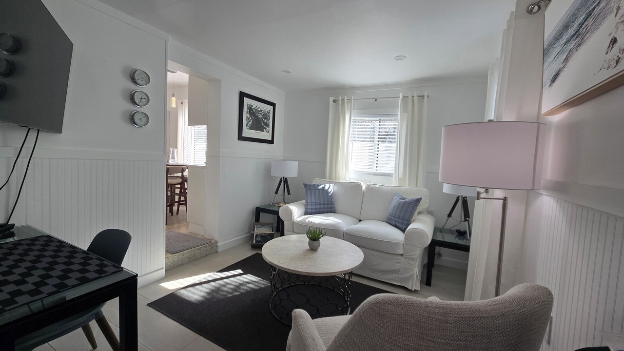 Photo of Livingroom in Bayview
