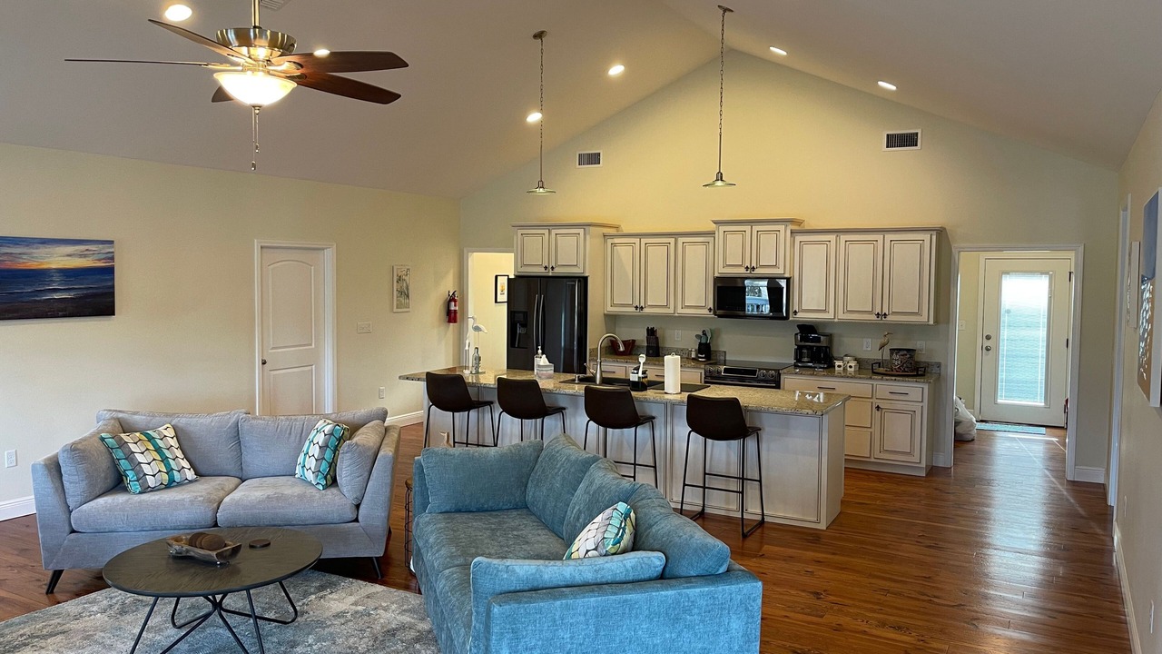 Photo of Livingroom in Henderson Point