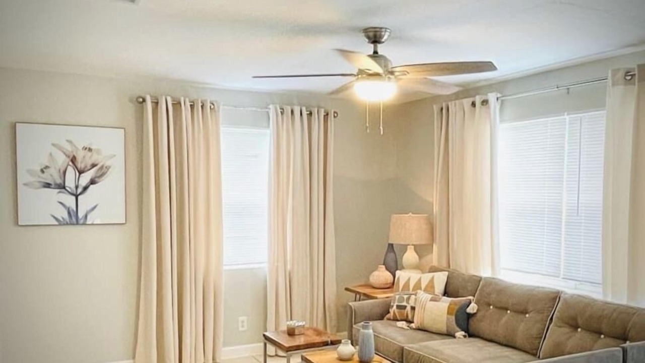 Photo of Livingroom in Sailboat Bend