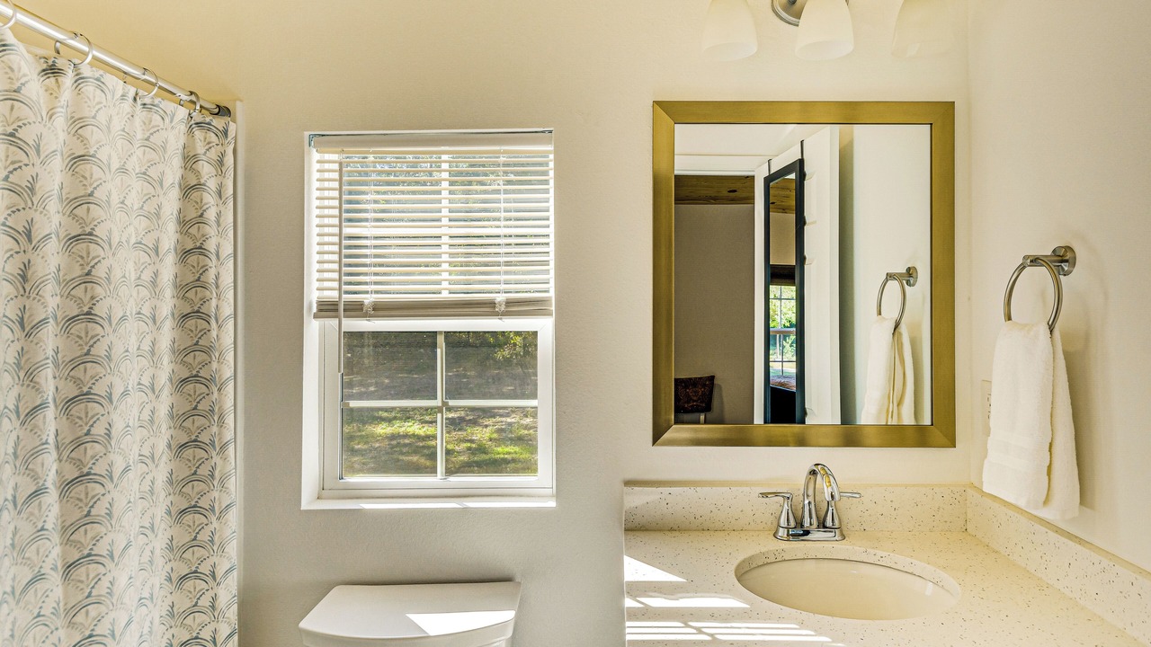 Photo of Bathroom in Lillian