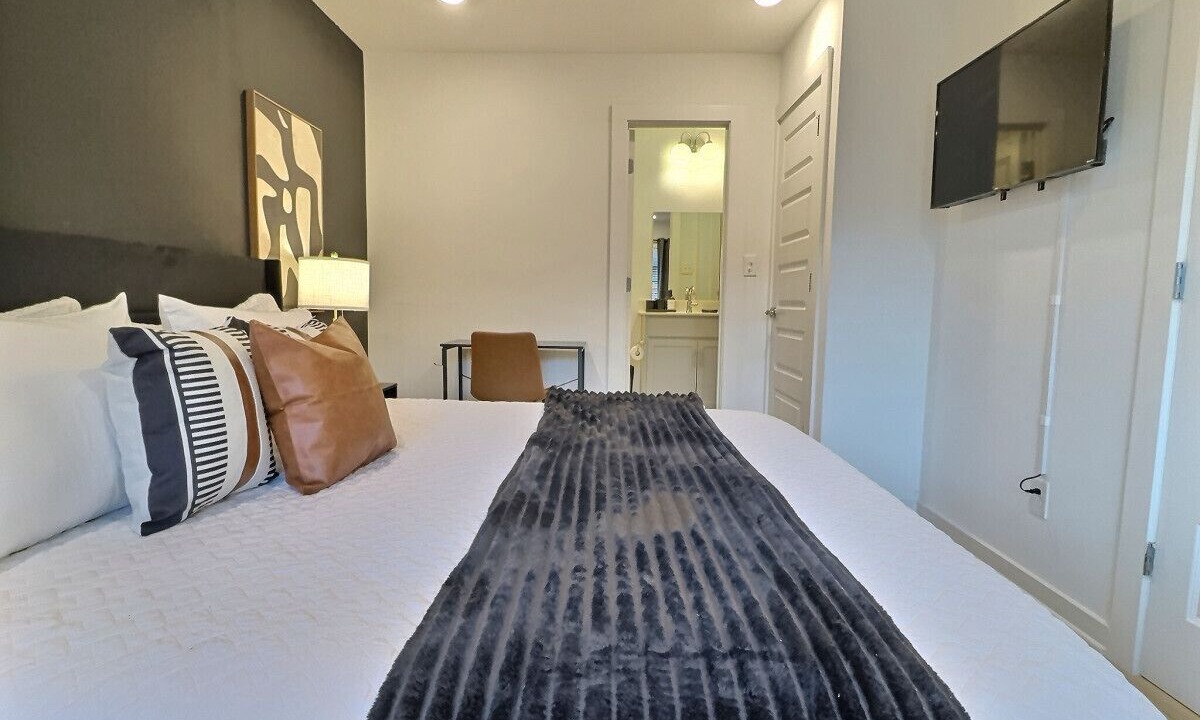 Photo of Bedroom in Crestline Heights