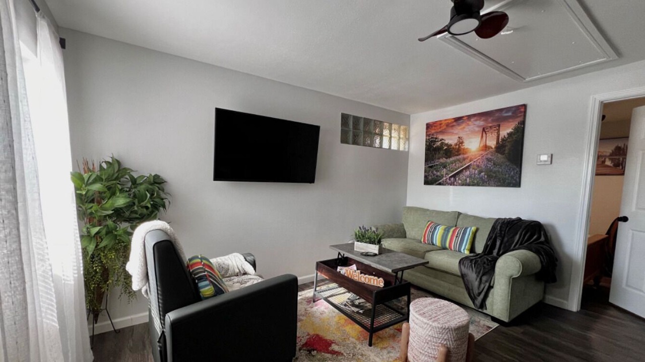 Photo of Livingroom in Behrman