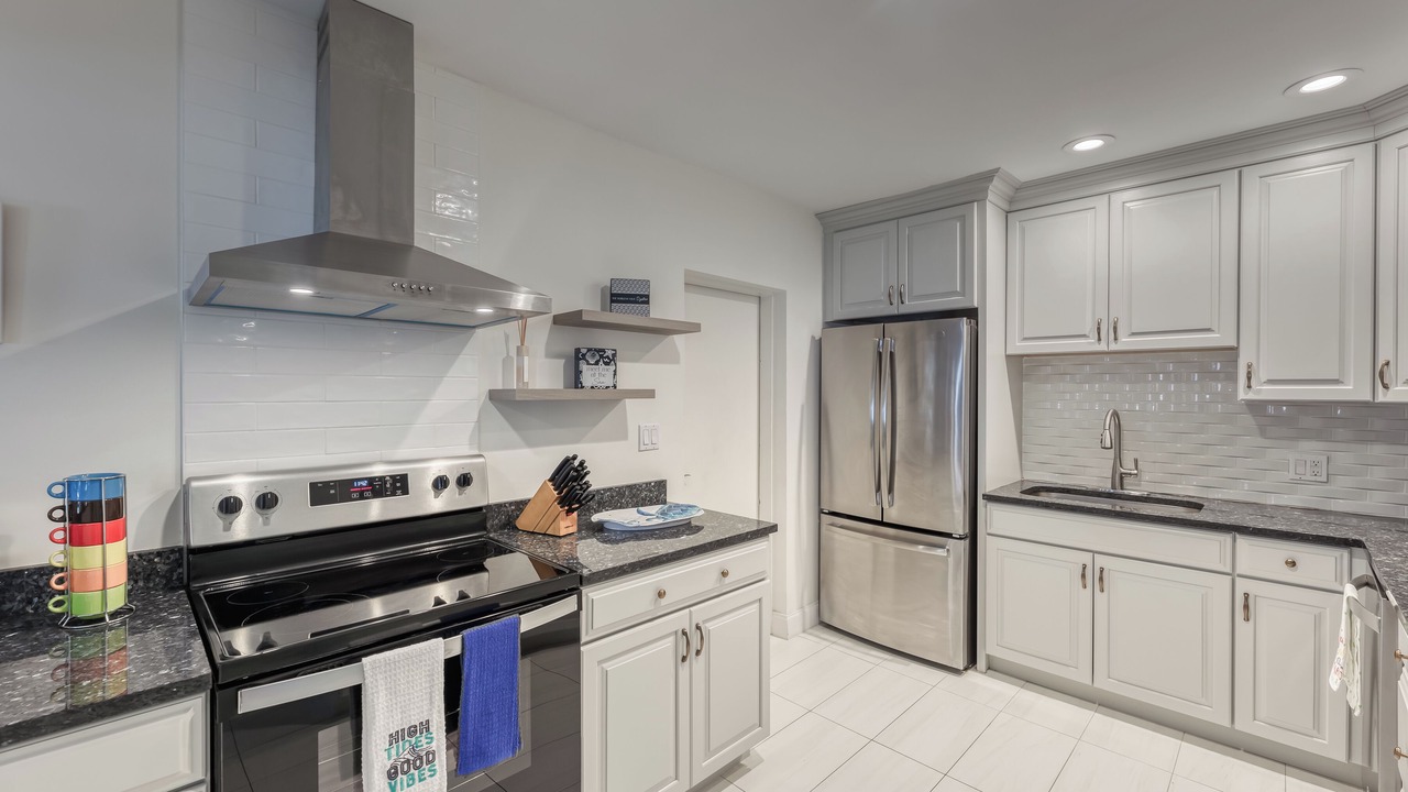 Photo of Kitchen in Lauderdale Beach