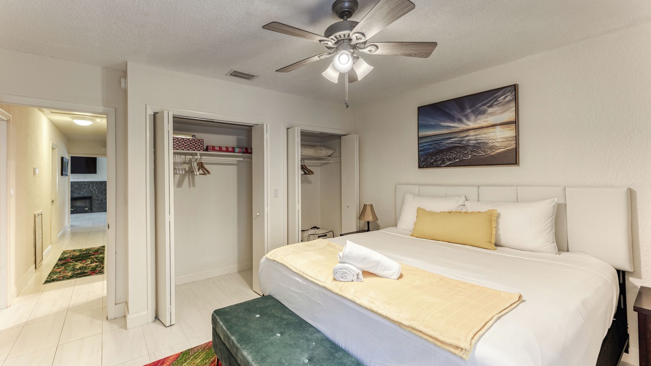 Photo of Bedroom in Lauderdale Beach