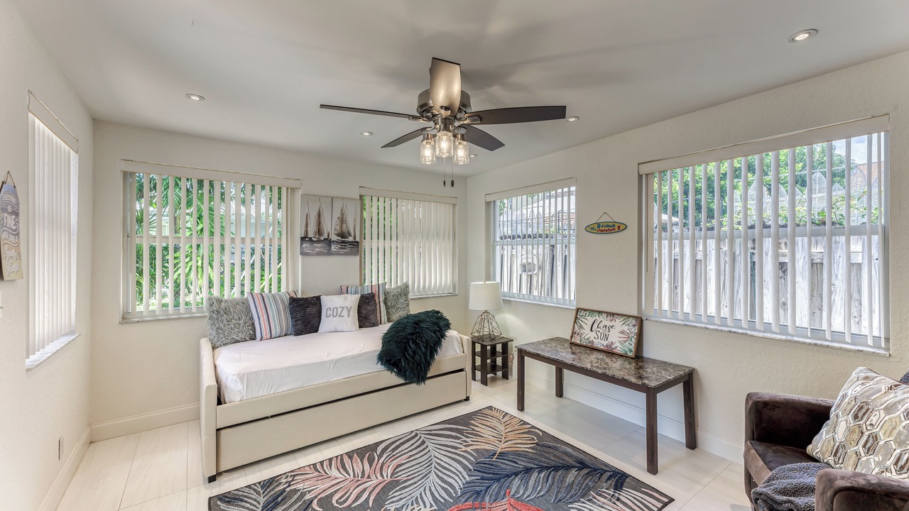 Photo of Bedroom in Lauderdale Beach