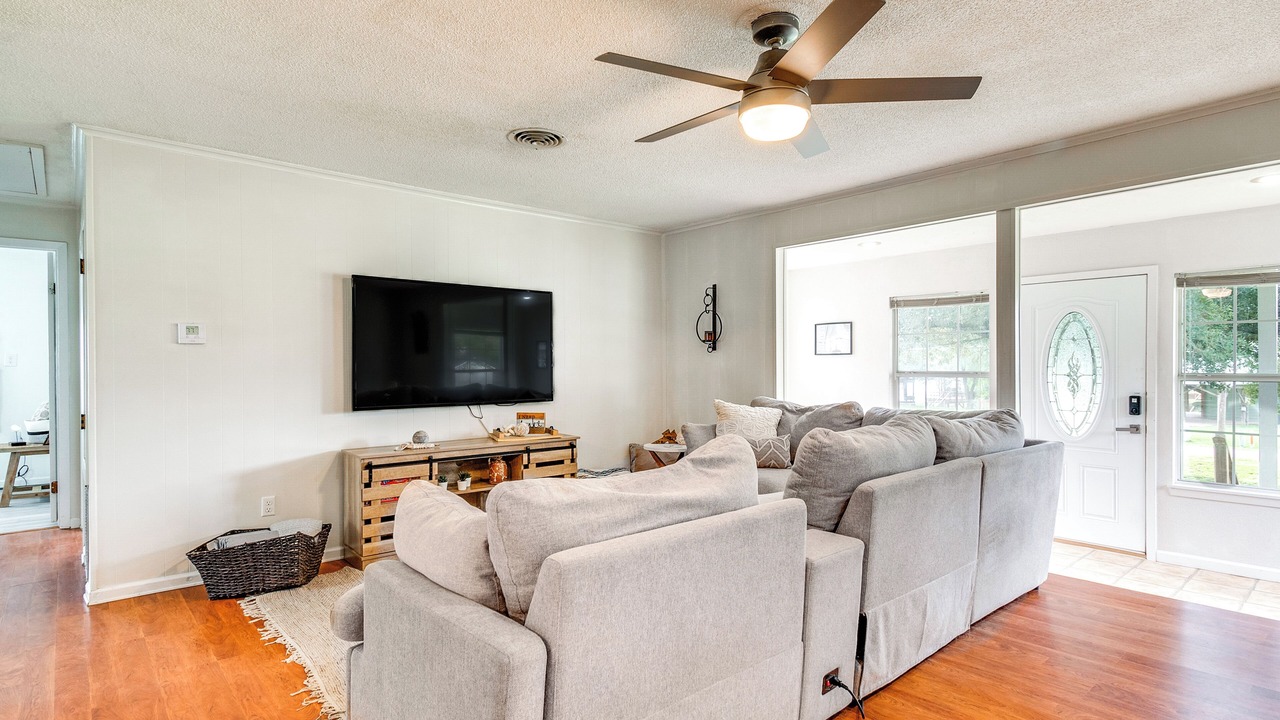 Photo of Livingroom in West Livingston