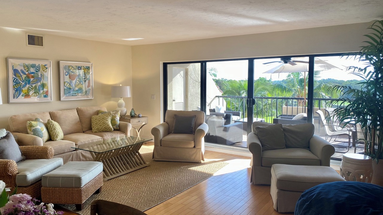 Photo of Livingroom in Pelican Bay
