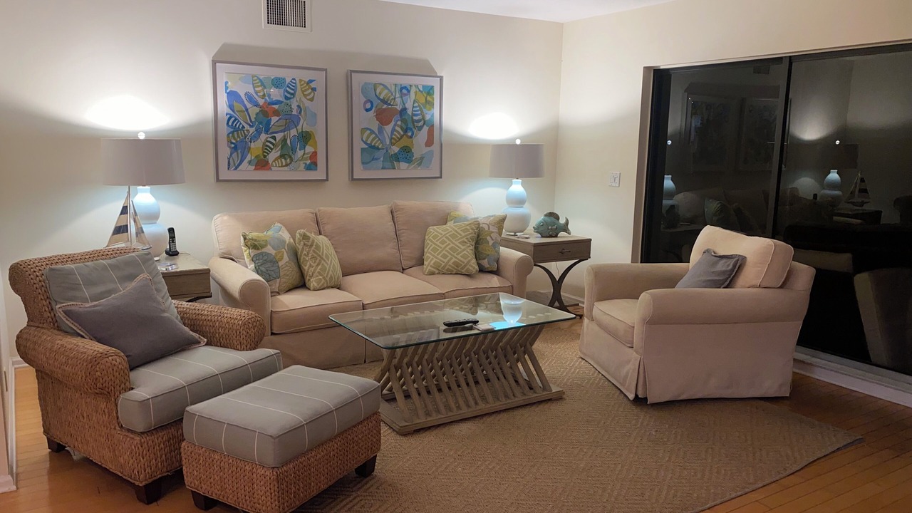 Photo of Livingroom in Pelican Bay