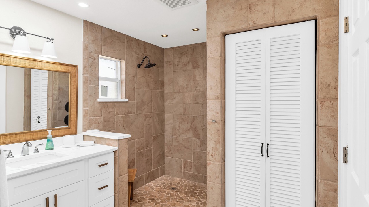 Photo of Bathroom in Isles of Capri