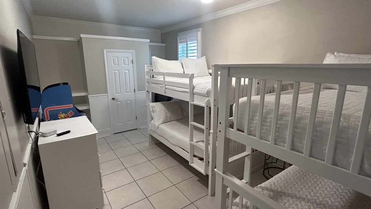Photo of Bedroom in Delos