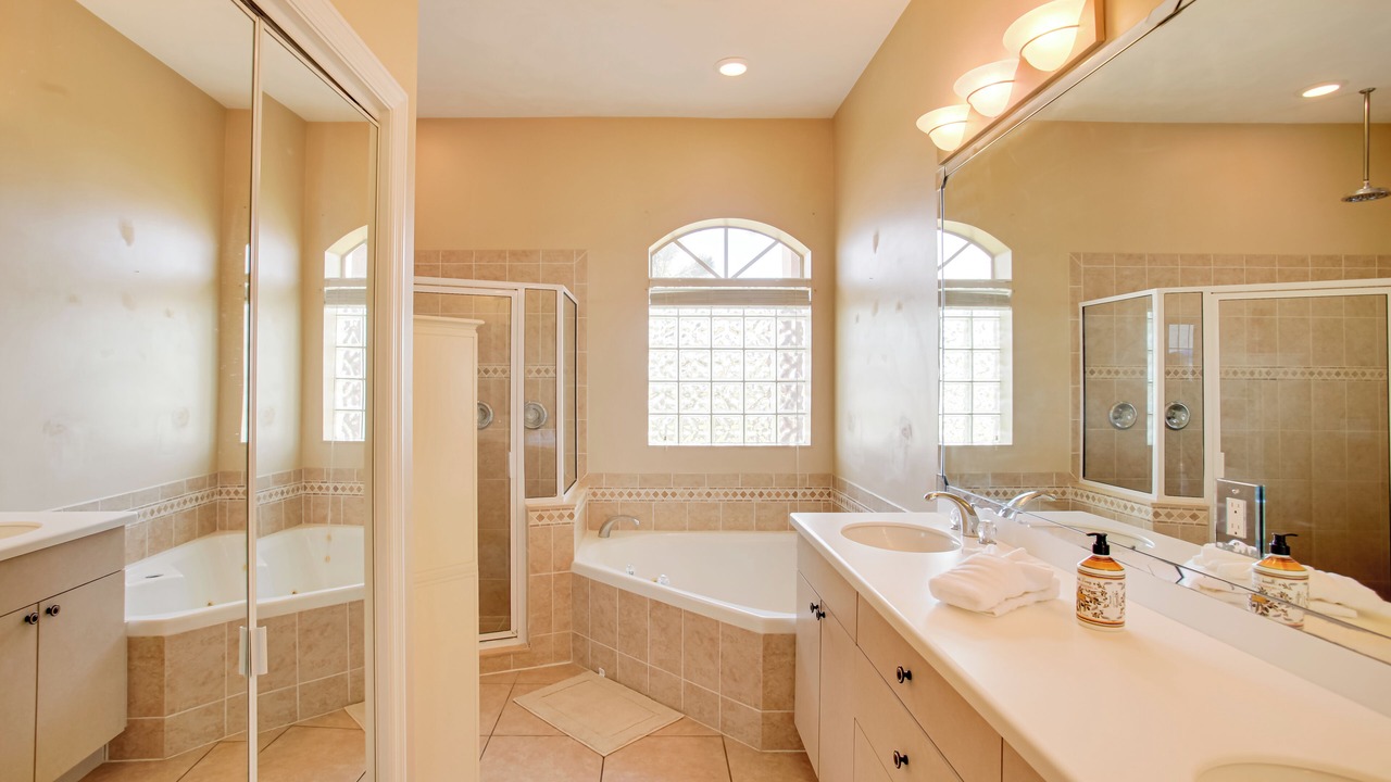 Photo of Bathroom in Diplomat