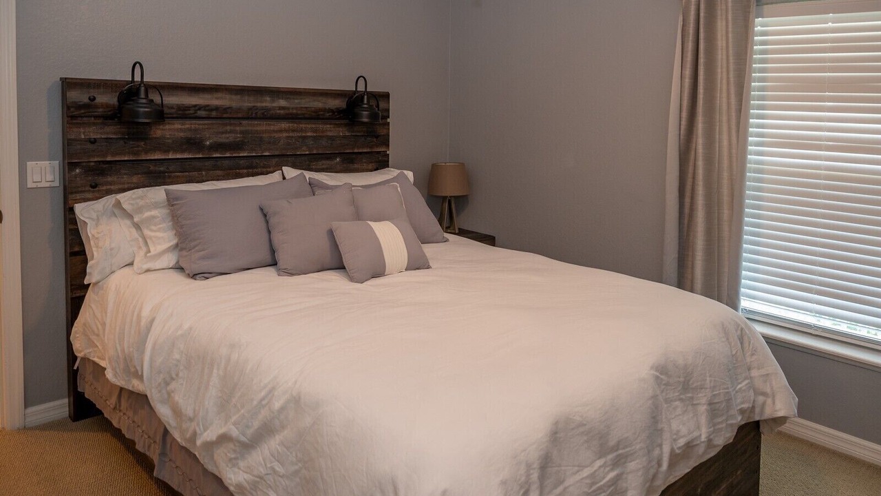 Photo of Bedroom in Fiddlers Green Nature Trail