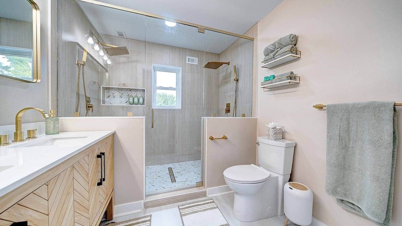 Photo of Bathroom in Pretty Bayou
