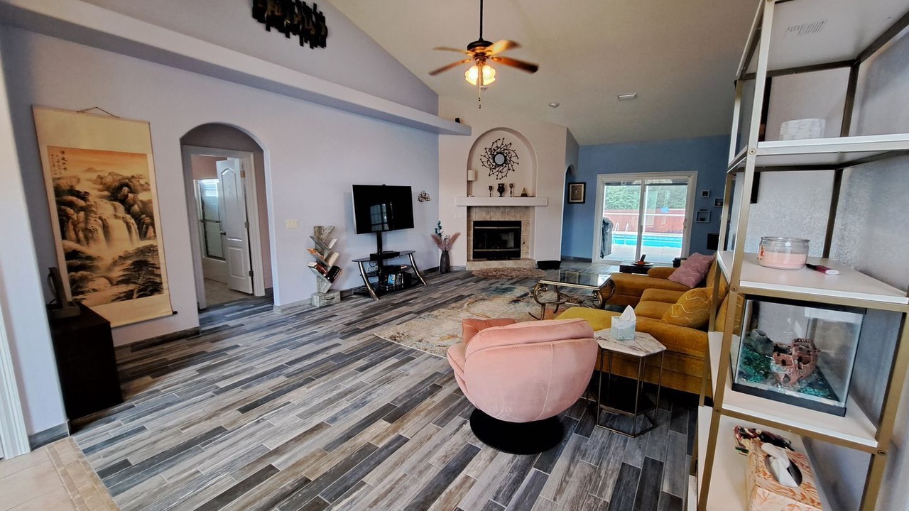 Photo of Livingroom in Creekwood