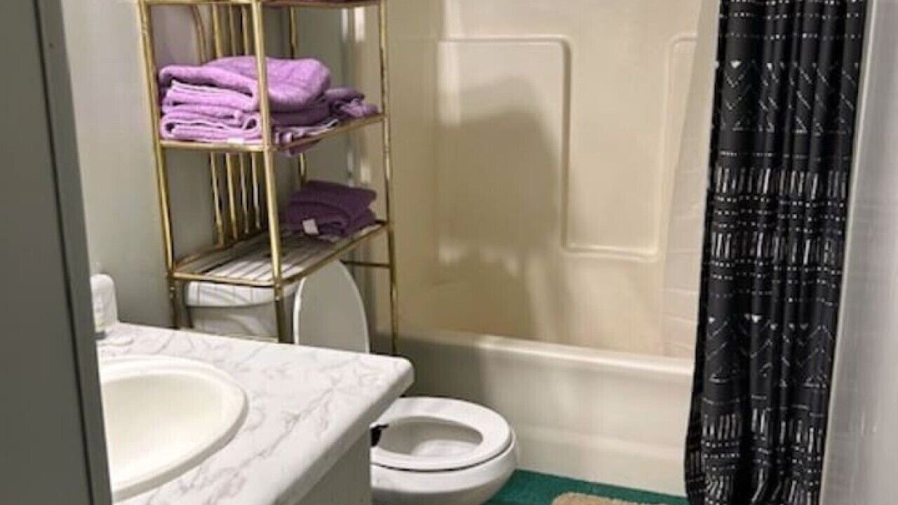 Photo of Bathroom in Redwood