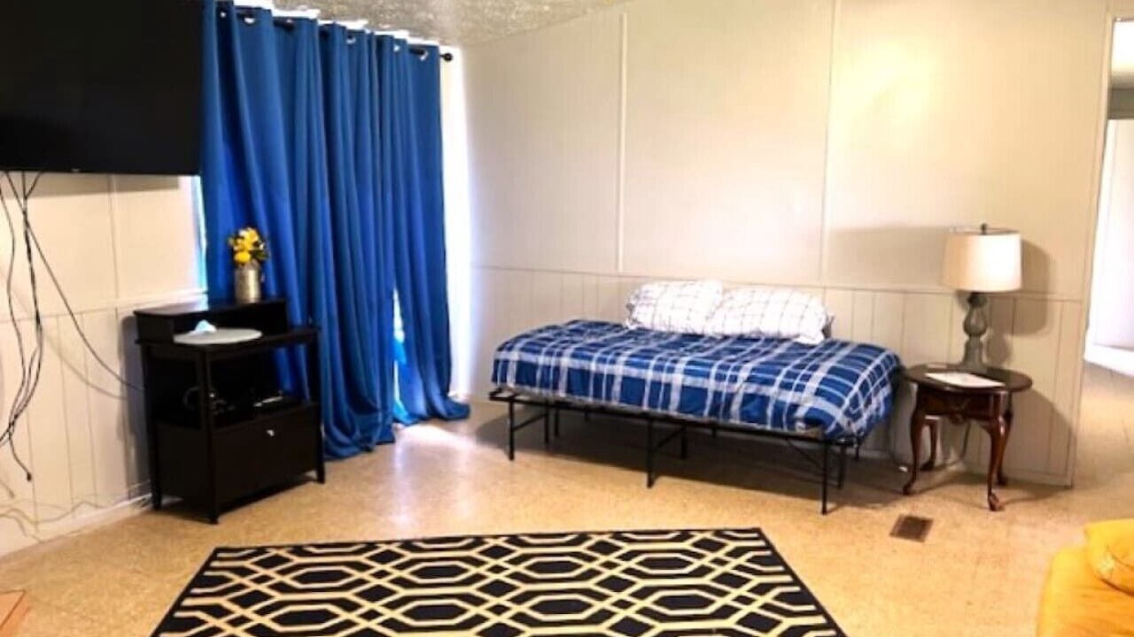 Photo of Bedroom in Redwood