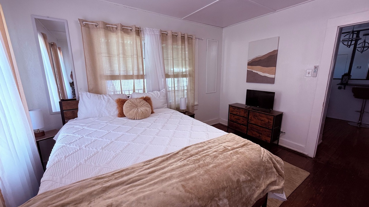 Photo of Bedroom in Navarro County