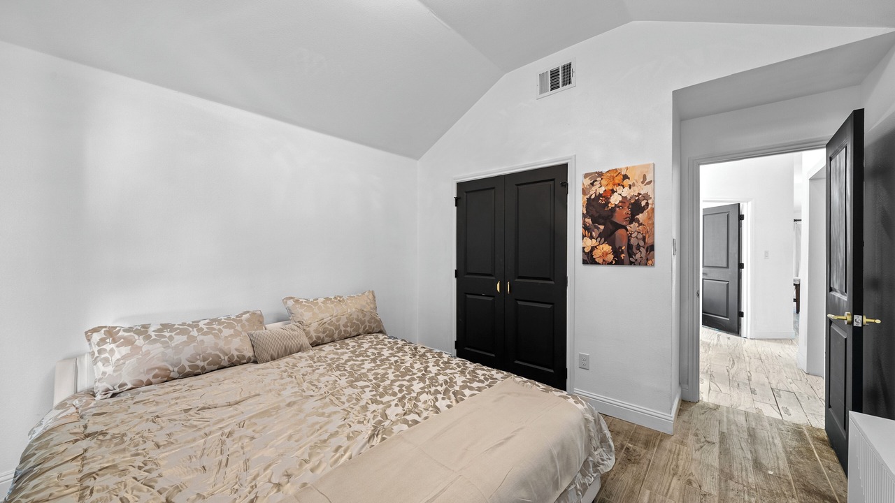 Photo of Bedroom in Southwest Arlington