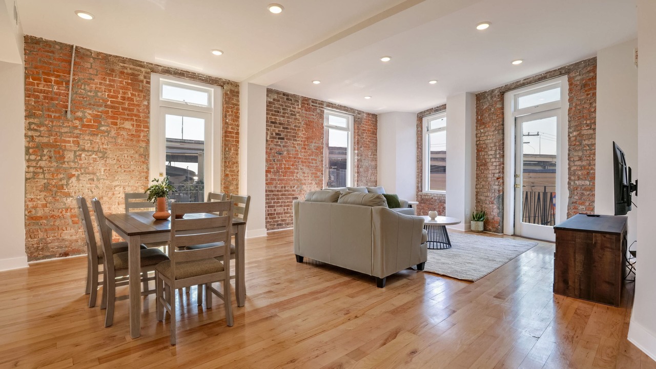 Photo of Livingroom in Arts/Warehouse District