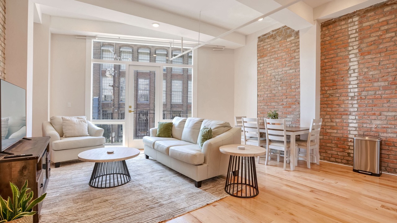Photo of Livingroom in Arts/Warehouse District