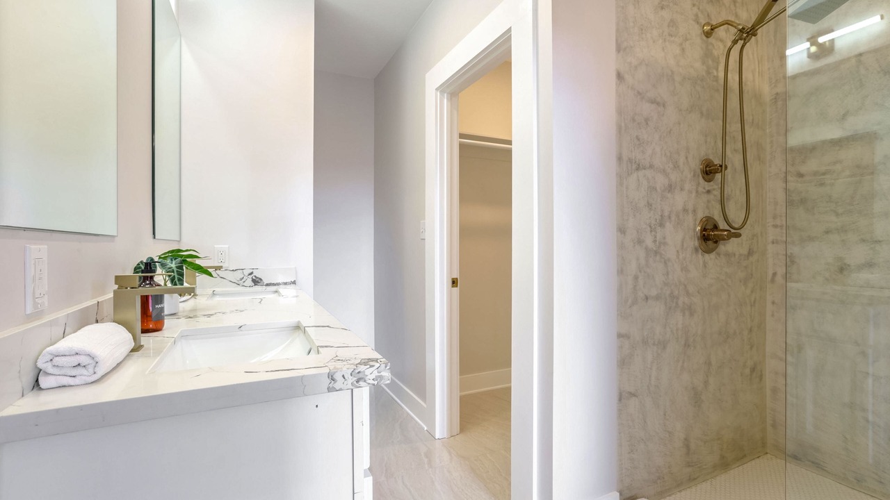 Photo of Bathroom in Arts/Warehouse District