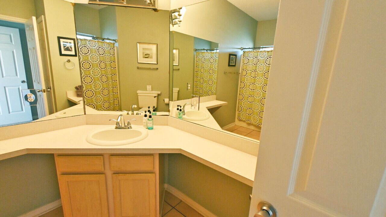 Photo of Bathroom in Holiday Isle