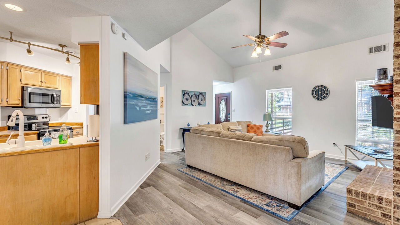 Photo of Livingroom in Gulf Park Estates