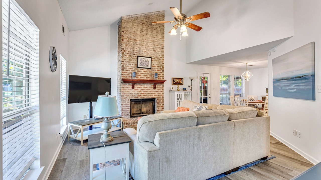 Photo of Livingroom in Gulf Park Estates