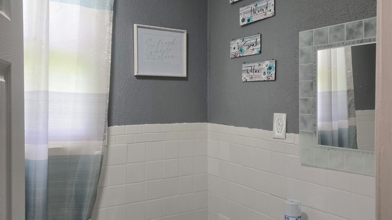 Photo of Bathroom in Lobdell/Woodale