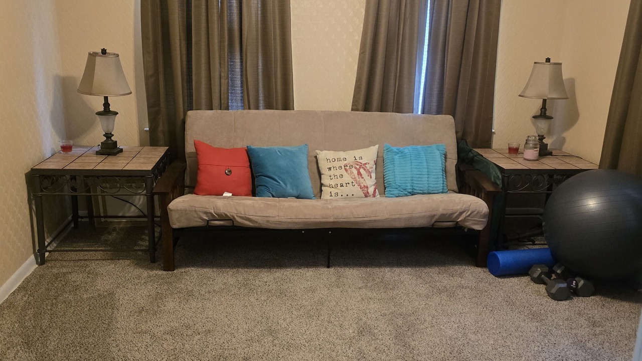 Photo of Livingroom in Lobdell/Woodale