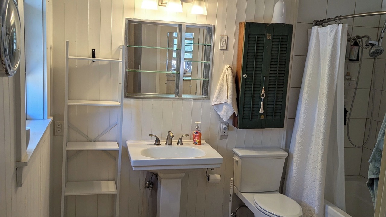 Photo of Bathroom in Durant