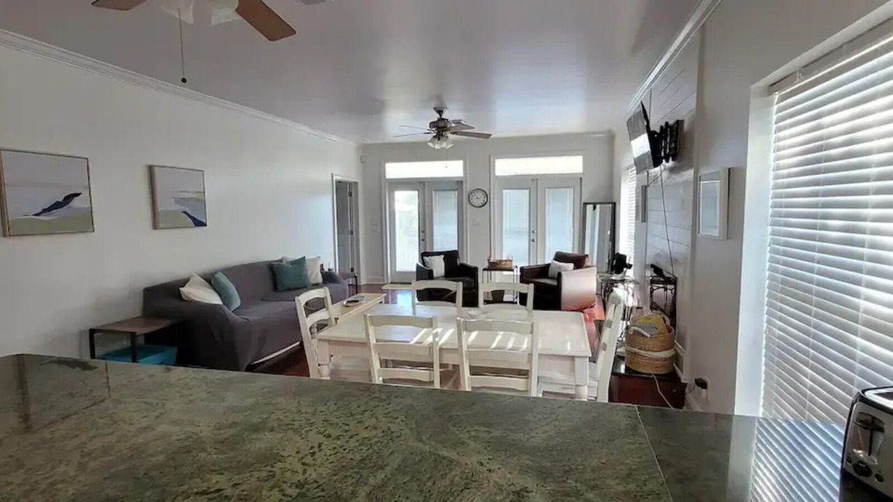Photo of Livingroom in Henderson Point